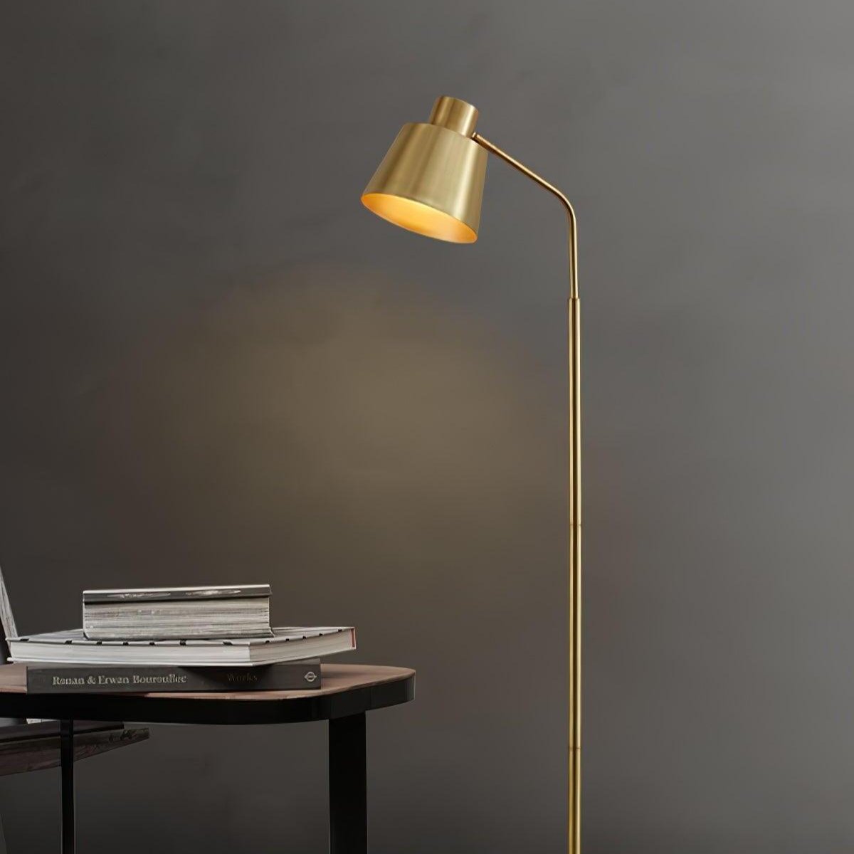 Lampadaire LED en laiton Zeid – Un mélange élégant de minimalisme et de sophistication moderne