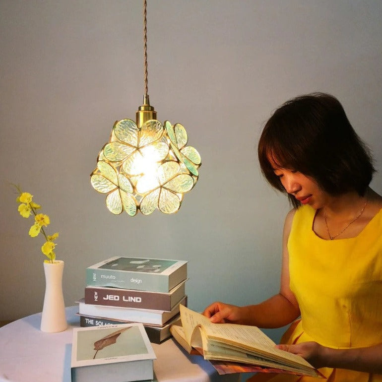 Suspension en verre en forme de pétale inspirée du vintage – Élégance intemporelle pour les espaces contemporains