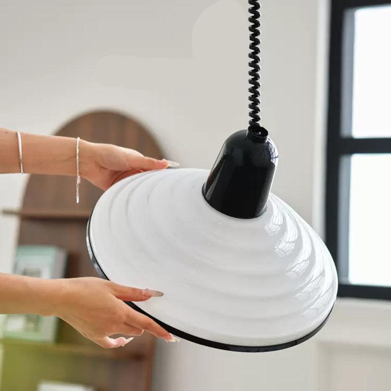 Franse crèmekleurige glazen hanglamp met elegant ontwerp – Een chique toevoeging om uw interieurdecoratie te verfraaien