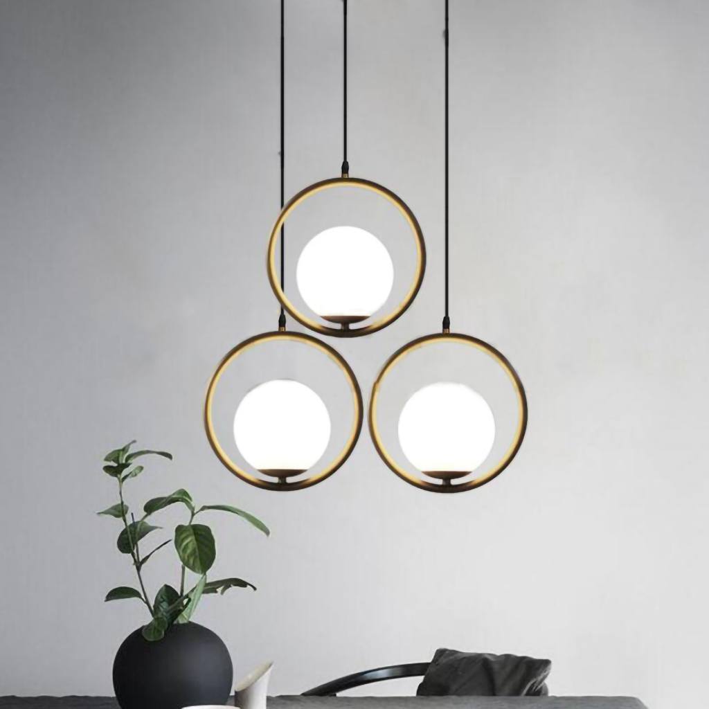 Suspension Élégante et Chic – Design Métallique Contemporain avec un Écrin en Verre Éblouissant