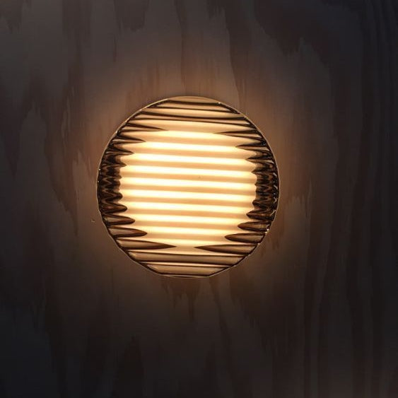 Elegant round LED wall sconce – Warm ambiance with Mylk glass diffuser for living room and bedroom decoration
