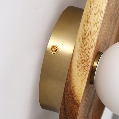 Elegant väggapplikation i naturligt trä – Omfamna modern elegans med en varm organisk atmosfär