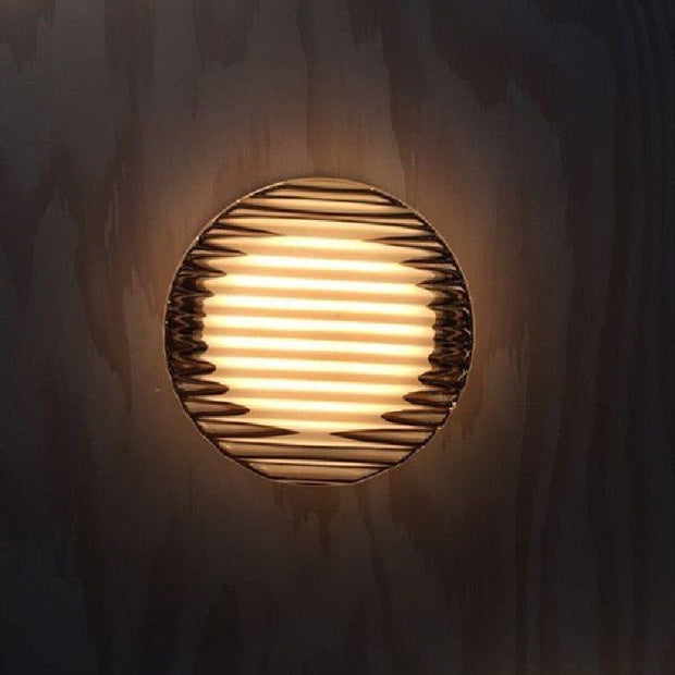 Elegant round LED wall sconce – Warm ambiance with Mylk glass diffuser for living room and bedroom decoration