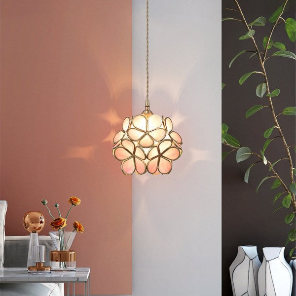 Vintage-inspired petal-shaped glass pendant – Timeless elegance for contemporary spaces