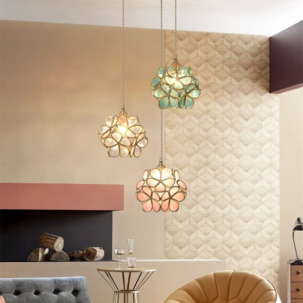 Vintage-inspired petal-shaped glass pendant – Timeless elegance for contemporary spaces