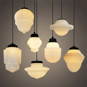 Élégante suspension en verre blanc givré géométrique inspirée des vintage – Une touche d'élégance pour votre espace