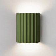Chic wall sconce with pleated lampshade – Elevate your space with modern elegance and soft illumination