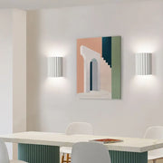 Chic wall sconce with pleated lampshade – Elevate your space with modern elegance and soft illumination