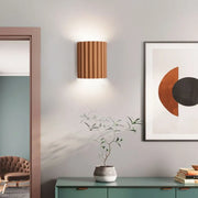 Chic wall sconce with pleated lampshade – Elevate your space with modern elegance and soft illumination