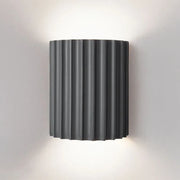 Chic wall sconce with pleated lampshade – Elevate your space with modern elegance and soft illumination