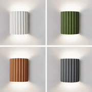 Chic wall sconce with pleated lampshade – Elevate your space with modern elegance and soft illumination