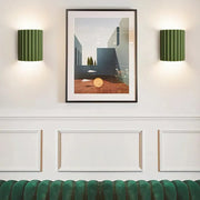 Chic wall sconce with pleated lampshade – Elevate your space with modern elegance and soft illumination