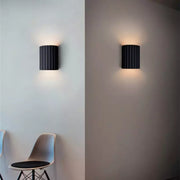 Chic wall sconce with pleated lampshade – Elevate your space with modern elegance and soft illumination