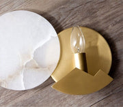 Chic Scandinavian LED wall lamp – Elegant marble and brass lamp with adjustable brightness