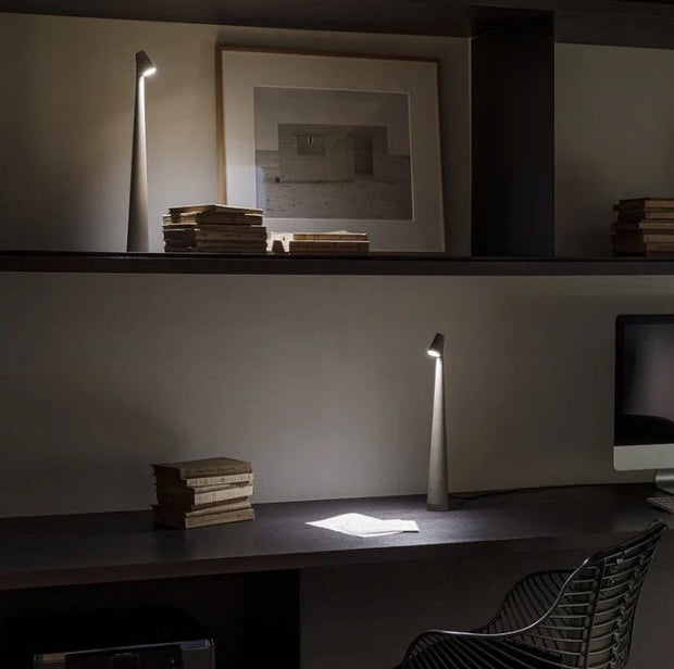 Elegant rechargeable aluminum table lamp - Chic design with adjustable lighting levels