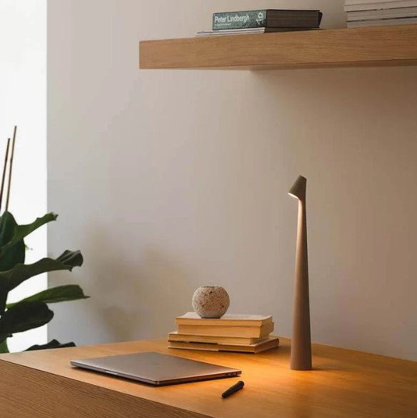 Elegant rechargeable aluminum table lamp - Chic design with adjustable lighting levels