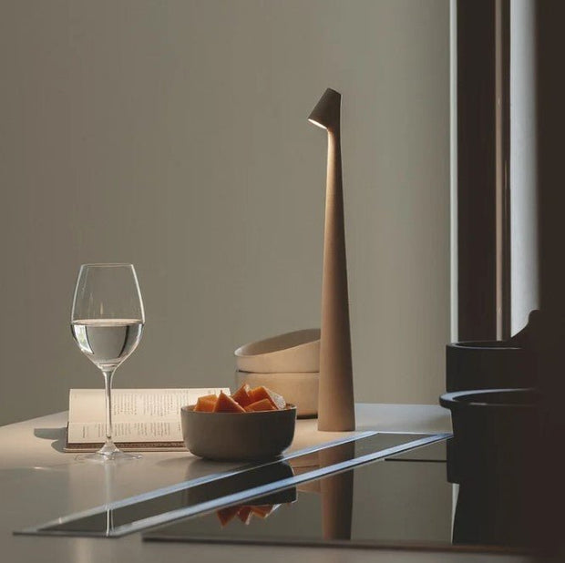 Elegant rechargeable aluminum table lamp - Chic design with adjustable lighting levels