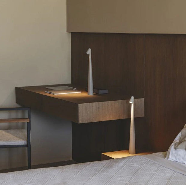 Elegant rechargeable aluminum table lamp - Chic design with adjustable lighting levels