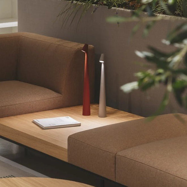 Elegant rechargeable aluminum table lamp - Chic design with adjustable lighting levels