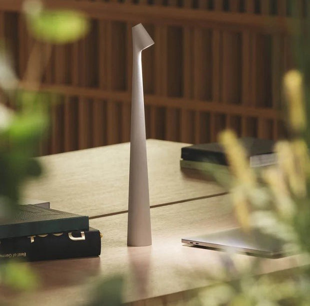 Elegant rechargeable aluminum table lamp - Chic design with adjustable lighting levels