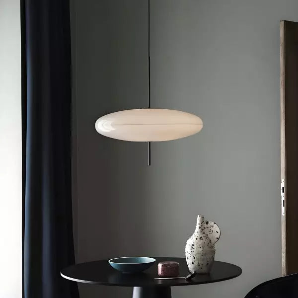 Élégante suspension LED respectueuse de l'environnement avec un design moderne en métal et acrylique