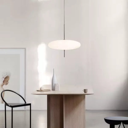 Élégante suspension LED respectueuse de l'environnement avec un design moderne en métal et acrylique