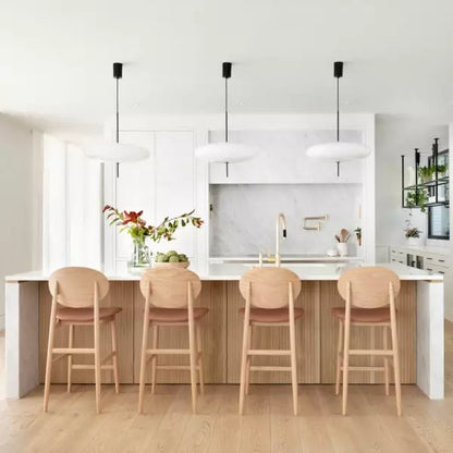 Élégante suspension LED respectueuse de l'environnement avec un design moderne en métal et acrylique