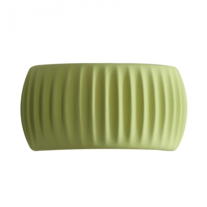 Väggapplikation i räfflad skandinavisk harts – Modern chic design för ett varmt omgivande ljus