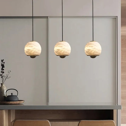 Luminaire à suspension en albâtre Nordic Elegance avec base en marbre luxueux