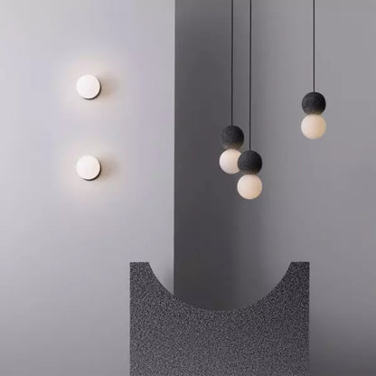 Magnifique Suspension Origo – Style Géométrique Moderne Fabriquée en Pierre Volcanique avec un Élégant Diffuseur en Verre Opale