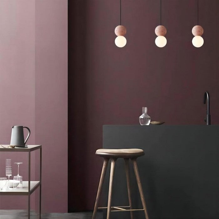 Bländande geometrisk hängande lampa Origo – Tillverkad av vulkansten och opalglas