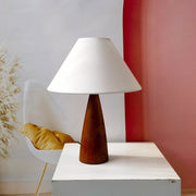 Solid wood table lamp with elegant 1950s design – A timeless addition to your decor