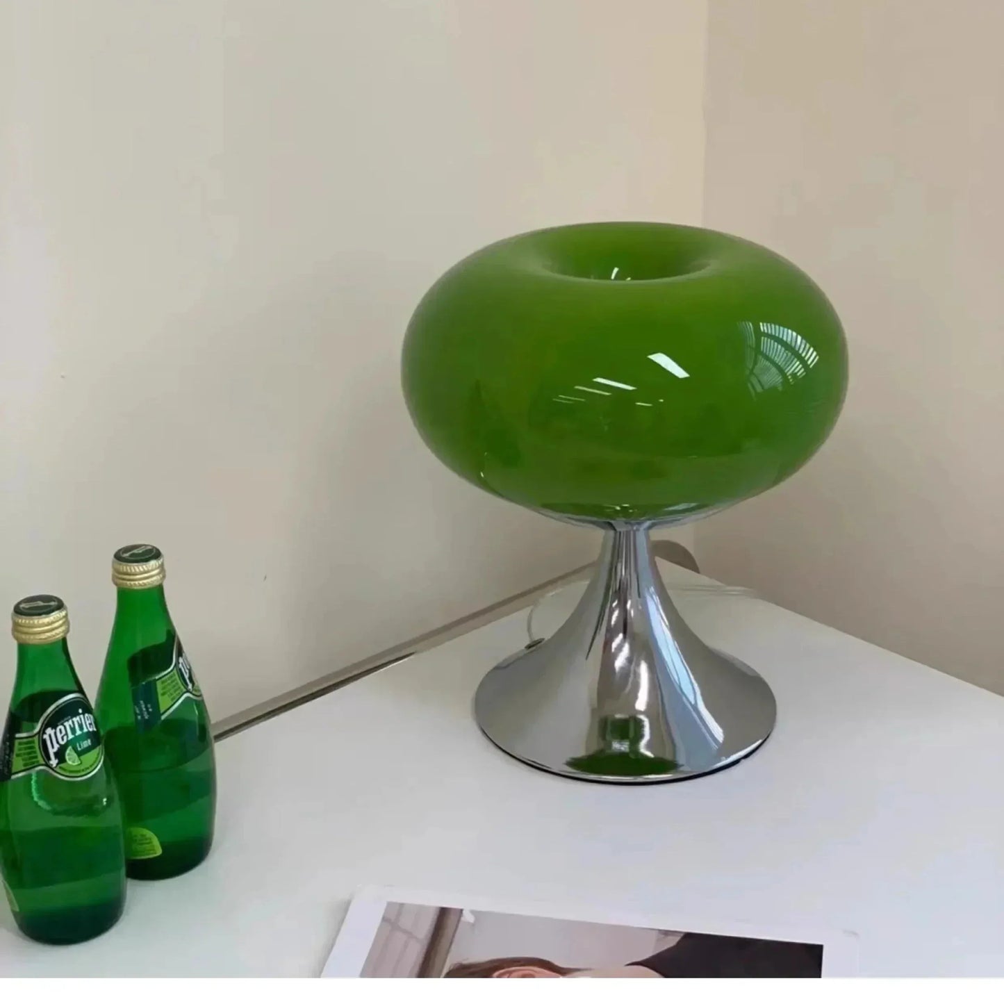 Elegant bordslampa inspirerad av Bauhaus – Vintage charm i glas och metall