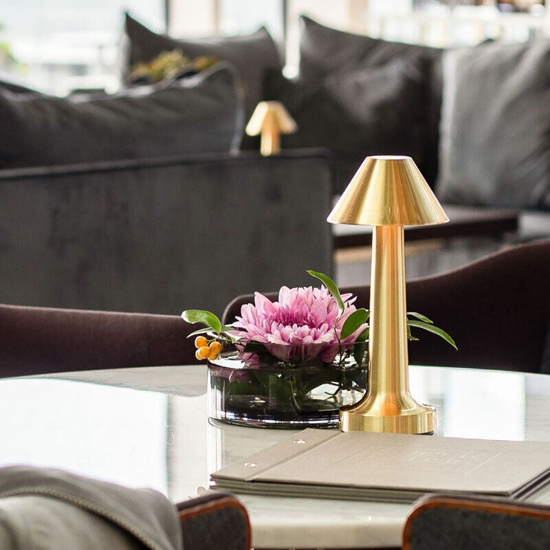 Elegante LuxGlow tafellamp - Aanpasbare dimbare LED-verlichting voor een verfijnde sfeer