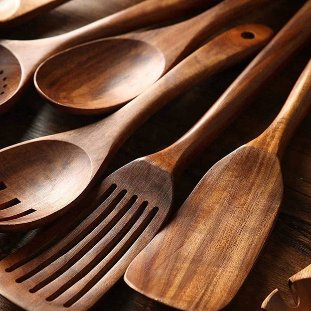 Élégant et durable : Ustensiles de cuisine en bois de teck EcoChef pour une cuisine stylée