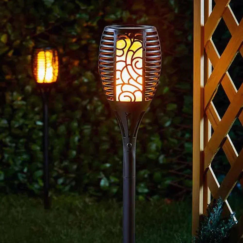 Lanterne solaire enchanteresse – Effet de flamme LED captivant et illumination extérieure durable et résistant aux intempéries