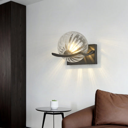 Modern and sleek LED wall light in glass - Durable and elegant design perfect for your living room, bedroom, and hallway
