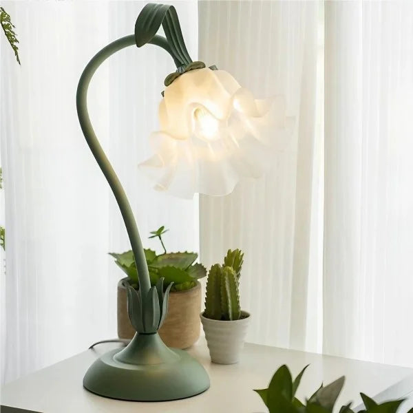 Charming vintage floral table lamp – Nature-inspired elegance and functional design