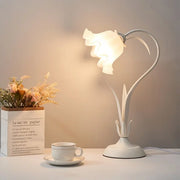 Charming vintage floral table lamp – Nature-inspired elegance and functional design
