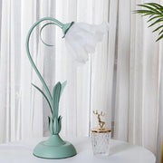 Charming vintage floral table lamp – Nature-inspired elegance and functional design