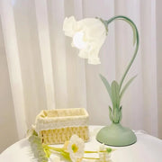 Charming vintage floral table lamp – Nature-inspired elegance and functional design