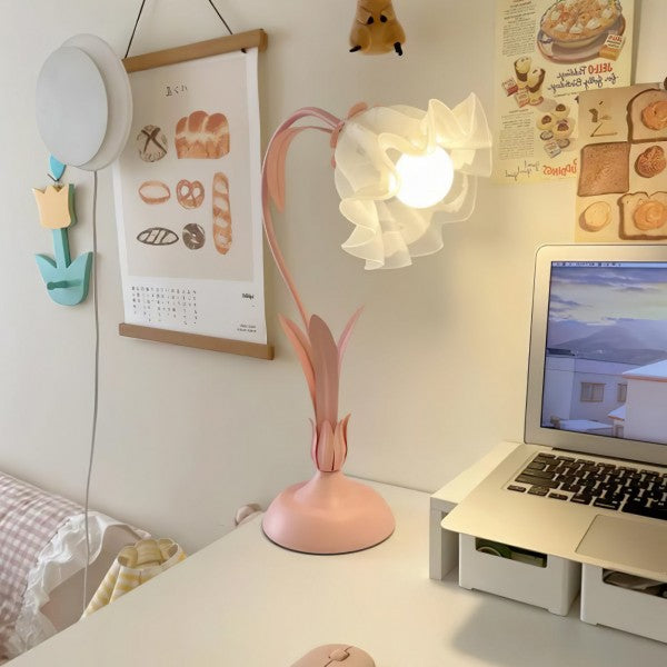 Charming vintage floral table lamp – Nature-inspired elegance and functional design