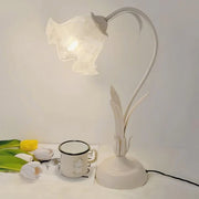 Charming vintage floral table lamp – Nature-inspired elegance and functional design