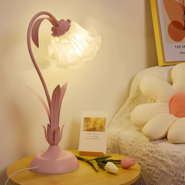 Charming vintage floral table lamp – Nature-inspired elegance and functional design