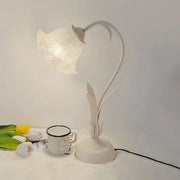 Charming vintage floral table lamp – Nature-inspired elegance and functional design