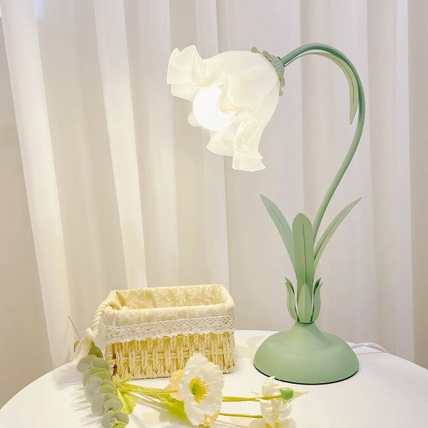 Charming vintage floral table lamp – Nature-inspired elegance and functional design