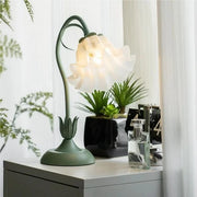 Charming vintage floral table lamp – Nature-inspired elegance and functional design