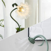 Charming vintage floral table lamp – Nature-inspired elegance and functional design