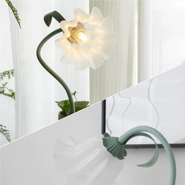 Charming vintage floral table lamp – Nature-inspired elegance and functional design
