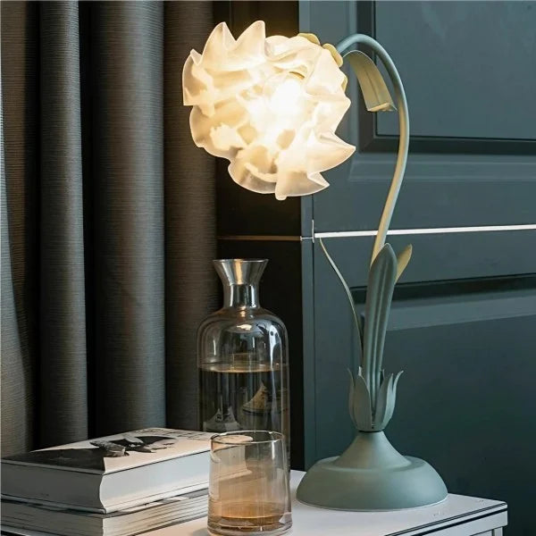 Charming vintage floral table lamp – Nature-inspired elegance and functional design